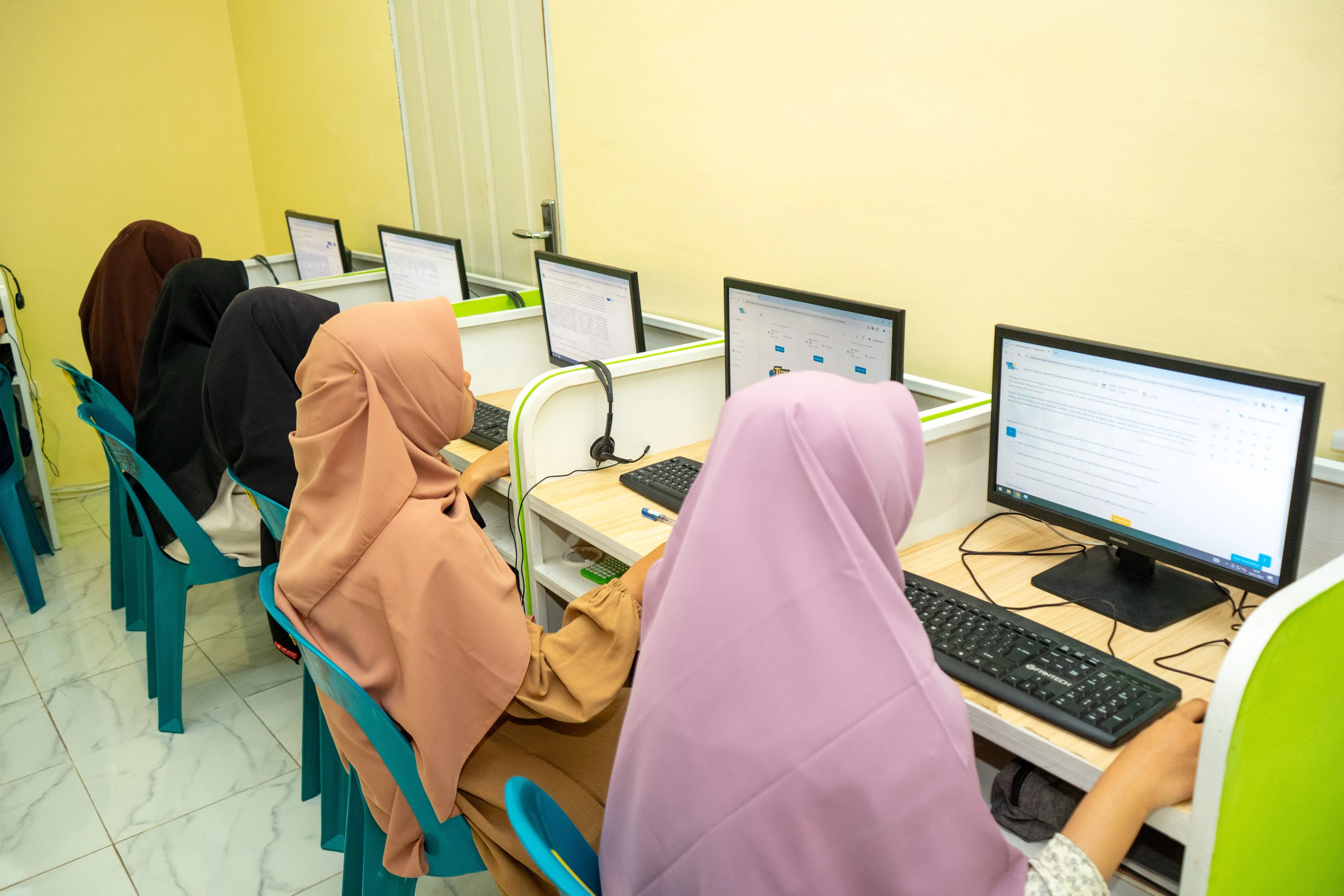 Fasilitas Lab Komputer dan lingkungan pendukung